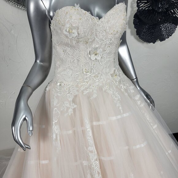 NWT~$2150~LO'ADORO~2/4~IVORY BLUSH STRAPLESS LACE BALL GOWN WEDDING DRESS - Picture 3 of 16
